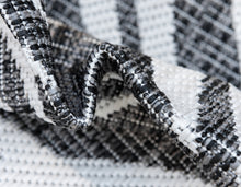 Load image into Gallery viewer, Outdoor Palm Rug in Black