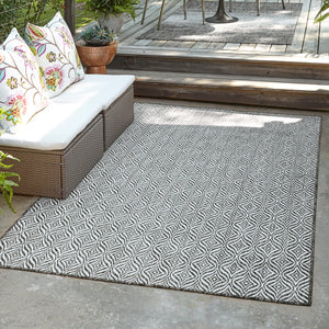 Outdoor Deco Trellis Rug in Charcoal
